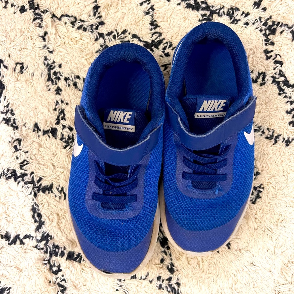 Nikes youth 1